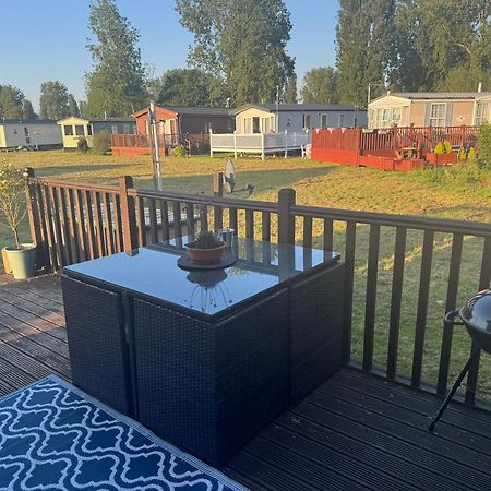 Beautiful 2 Bedroom Caravan On Billing Aquadrome Northampton Exteriér fotografie